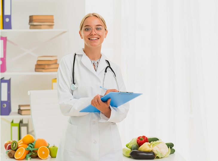 Medium shot smiley nutritionist with stethoscope